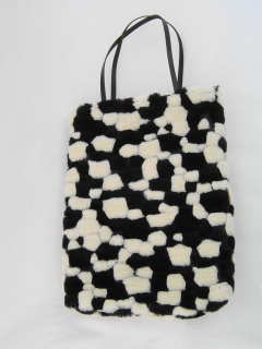 インポートボアの縦長バッグ