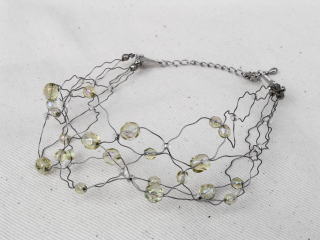 ウェーブのチョーカー