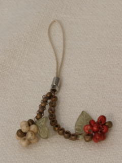 木の実のストラップ