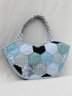 六角形の水色バッグ
