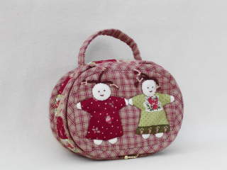 カントリードールのバニティーバッグ